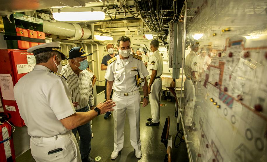 Último dia de visitas oficiais foi marcado pela presença do Almirante de Esquadra de reserva, Arthur Pires Ramos, filho de ex-superintendente da Administração dos Portos de Paranaguá e Antonina.