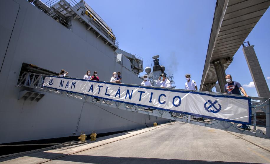 Último dia de visitas oficiais foi marcado pela presença do Almirante de Esquadra de reserva, Arthur Pires Ramos, filho de ex-superintendente da Administração dos Portos de Paranaguá e Antonina.