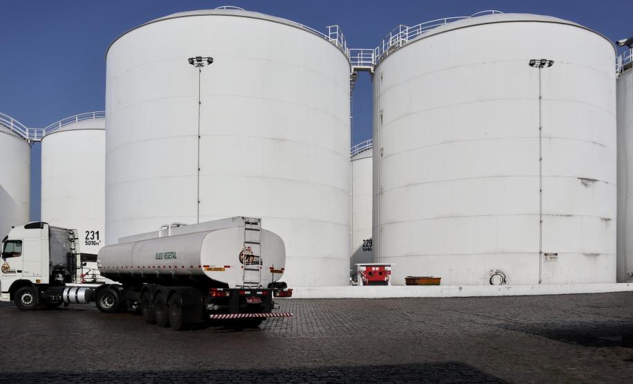 Das 1,7 milhão de toneladas exportadas pelo Brasil em 2021, mais de 70% saíram pelo porto paranaense. Os embarques do produto cresceram 34% no último ano: foram de 904.332 toneladas, em 2020, para 1,2 milhão de toneladas, em 2021.