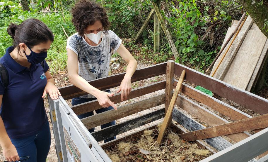 Como educação ambiental, Portos do Paraná implanta composteiras em escolas na Ilha do Mel