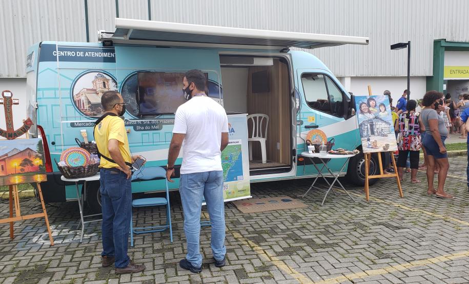 Objetivo é promover interação cada vez maior com a comunidade, levando informações, serviços e educação ambiental para a população local. Empresa pública é parceira na E-Social, ação comandada pela Prefeitura de Paranaguá.