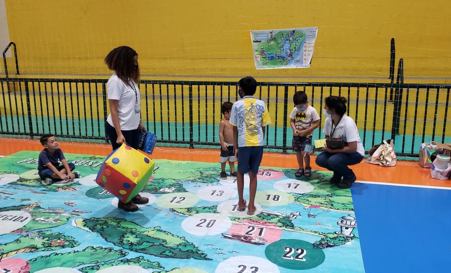 Objetivo é promover interação cada vez maior com a comunidade, levando informações, serviços e educação ambiental para a população local. Empresa pública é parceira na E-Social, ação comandada pela Prefeitura de Paranaguá.