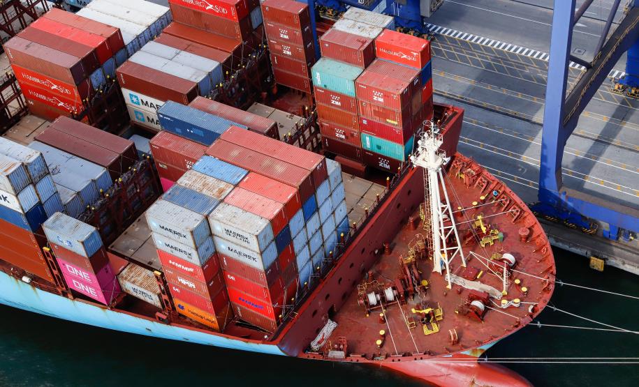 Houve alta no volume de carga movimentada em janeiro deste ano, e também em unidades específicas equivalentes a 20 pés (TEUs), na comparação com o mesmo período de 2021.