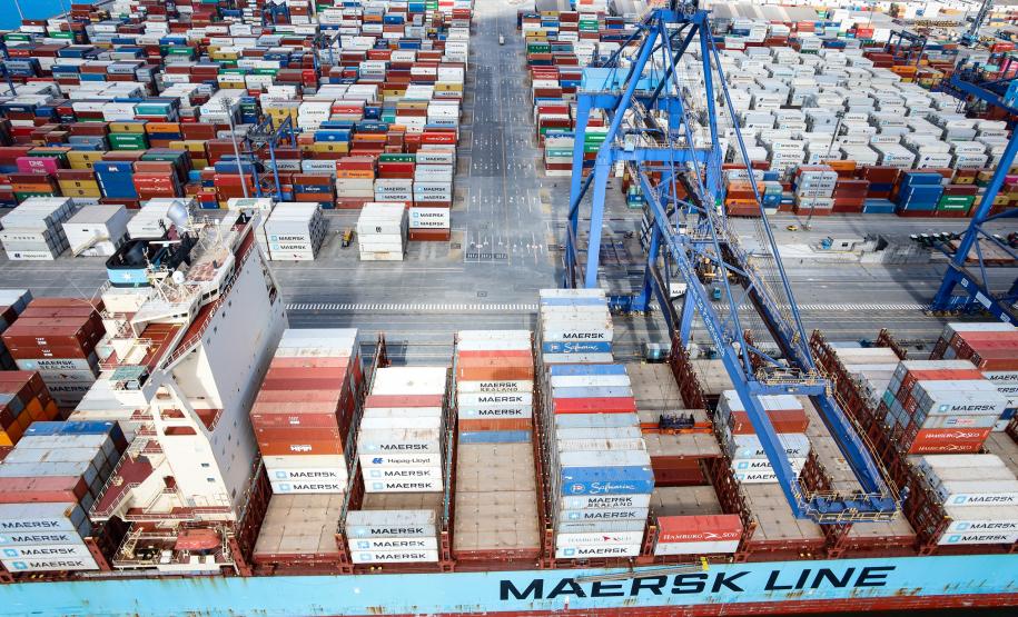 Houve alta no volume de carga movimentada em janeiro deste ano, e também em unidades específicas equivalentes a 20 pés (TEUs), na comparação com o mesmo período de 2021.