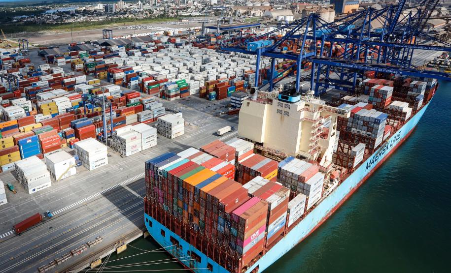 Houve alta no volume de carga movimentada em janeiro deste ano, e também em unidades específicas equivalentes a 20 pés (TEUs), na comparação com o mesmo período de 2021.