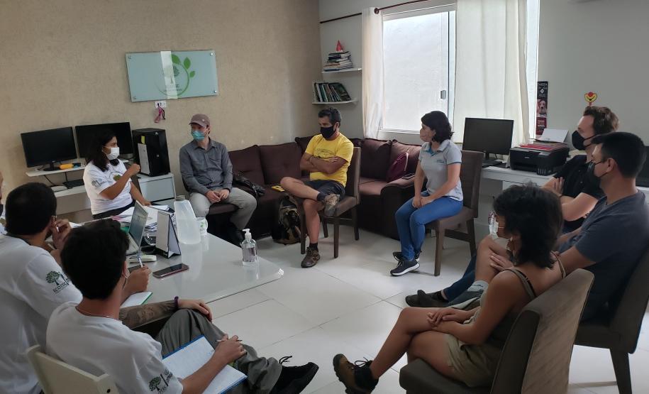 Convênio entre a empresa pública e a universidade vai monitorar oito pontos. Objetivo é fazer a medição dos sedimentos que descem com a chuva contribuindo para o assoreamento das baías de Antonina e Paranaguá.