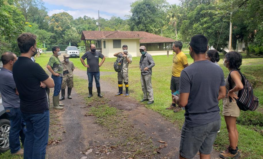 Convênio entre a empresa pública e a universidade vai monitorar oito pontos. Objetivo é fazer a medição dos sedimentos que descem com a chuva contribuindo para o assoreamento das baías de Antonina e Paranaguá.