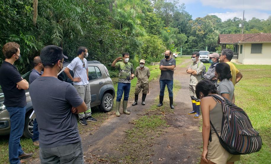 Convênio entre a empresa pública e a universidade vai monitorar oito pontos. Objetivo é fazer a medição dos sedimentos que descem com a chuva contribuindo para o assoreamento das baías de Antonina e Paranaguá.