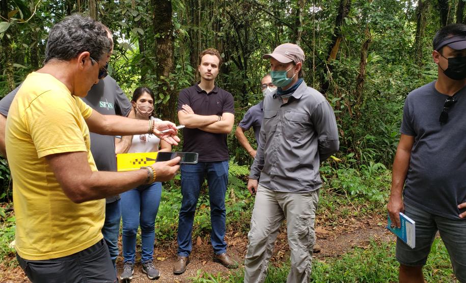 Convênio entre a empresa pública e a universidade vai monitorar oito pontos. Objetivo é fazer a medição dos sedimentos que descem com a chuva contribuindo para o assoreamento das baías de Antonina e Paranaguá.