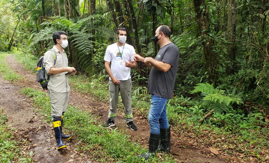 Convênio entre a empresa pública e a universidade vai monitorar oito pontos. Objetivo é fazer a medição dos sedimentos que descem com a chuva contribuindo para o assoreamento das baías de Antonina e Paranaguá.