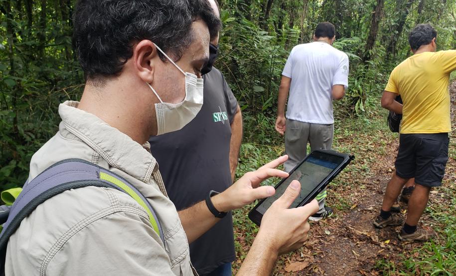 Convênio entre a empresa pública e a universidade vai monitorar oito pontos. Objetivo é fazer a medição dos sedimentos que descem com a chuva contribuindo para o assoreamento das baías de Antonina e Paranaguá.