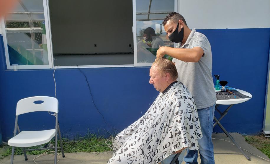 Entre os serviços ofertados gratuitamente estiveram cuidados com a saúde, capacitação, treinamentos, vacinação, orientações sobre trânsito, meio ambiente, segurança e corte de cabelo.