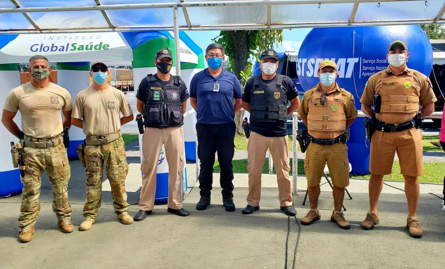 Entre os serviços ofertados gratuitamente estiveram cuidados com a saúde, capacitação, treinamentos, vacinação, orientações sobre trânsito, meio ambiente, segurança e corte de cabelo.