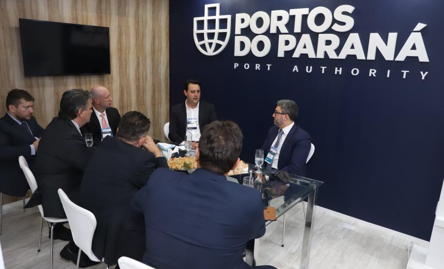 Em feira internacional, governador destaca potenciais e recordes dos portos do Paraná
