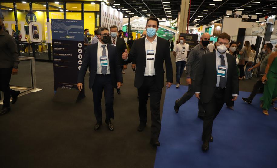 Em feira internacional, governador destaca potenciais e recordes dos portos do Paraná