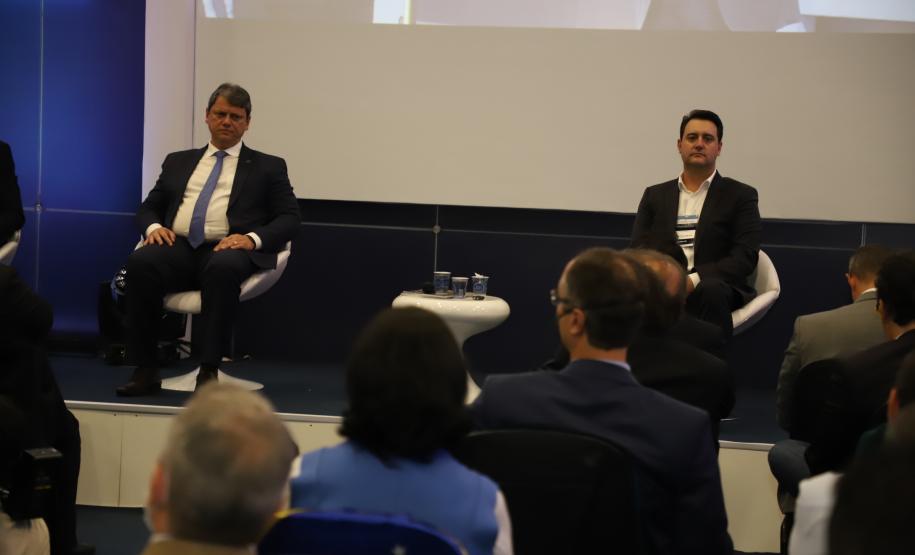 Em feira internacional, governador destaca potenciais e recordes dos portos do Paraná