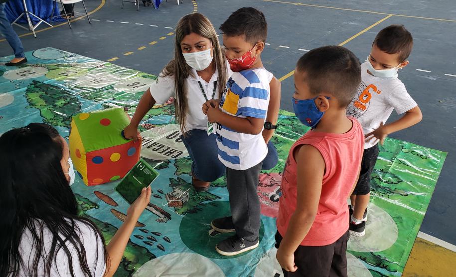 Ação é mensal, leva diversos serviços para a população e acontece em parceria com a Prefeitura de Paranaguá e diversas entidades