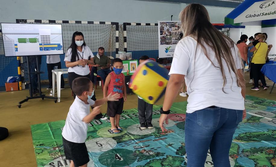 Ação é mensal, leva diversos serviços para a população e acontece em parceria com a Prefeitura de Paranaguá e diversas entidades