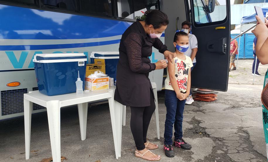 Ação é mensal, leva diversos serviços para a população e acontece em parceria com a Prefeitura de Paranaguá e diversas entidades