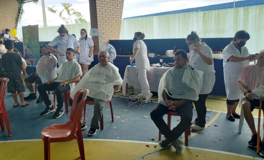 Ação é mensal, leva diversos serviços para a população e acontece em parceria com a Prefeitura de Paranaguá e diversas entidades