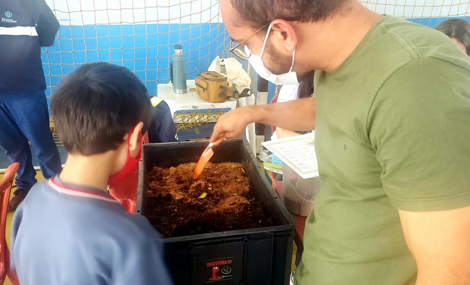 Ação é mensal, leva diversos serviços para a população e acontece em parceria com a Prefeitura de Paranaguá e diversas entidades