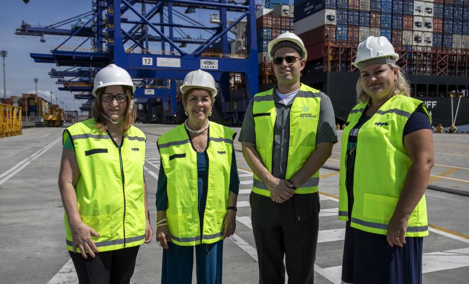 Prestes a completar 85 anos, dona Marly tinha o sonho de conhecer a Capitania dos Portos do Paraná e o cais do Porto de Paranaguá