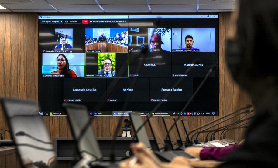 A Portos do Paraná realizou nesta quinta-feira (24), de forma virtual, a audiência pública sobre o arrendamento da área PAR09. A sessão é parte necessária do processo para a realização do certame licitatório do terminal em leilão a ser realizado ainda neste ano.