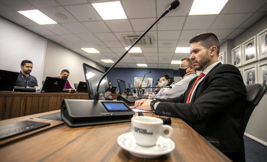 A Portos do Paraná realizou nesta quinta-feira (24), de forma virtual, a audiência pública sobre o arrendamento da área PAR09. A sessão é parte necessária do processo para a realização do certame licitatório do terminal em leilão a ser realizado ainda neste ano.