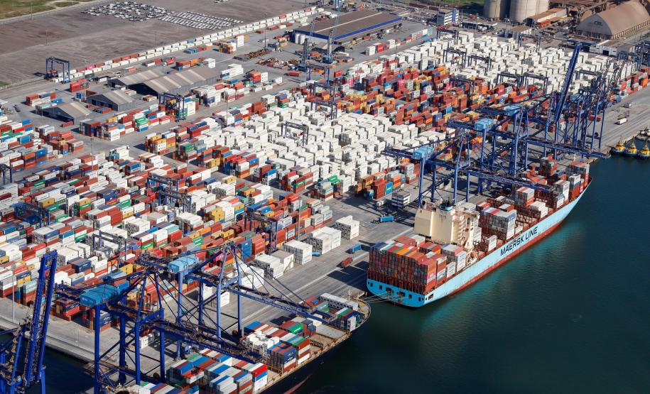 As exportações também superam as importações entre as cargas movimentadas em contêineres. Neste ano, foram 96.544 TEUs exportados – 7% a mais que as 90.243 unidades movimentadas no ano passado.