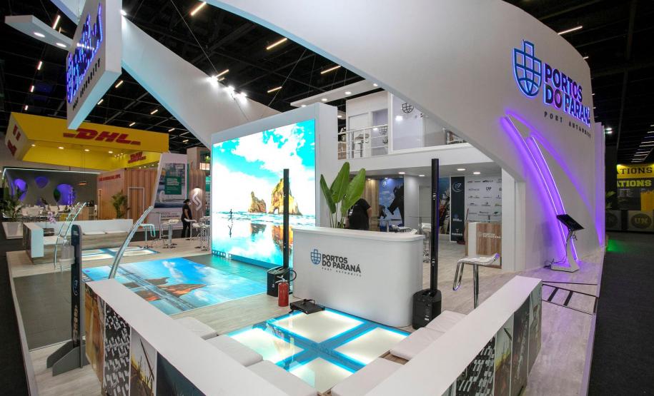 Portos do Paraná lança site de negócios e publica relatório de gestão durante feira internacional