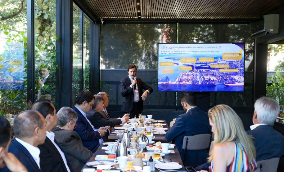 Ratinho Junior disse que o terminal é uma das principais portas de entrada e saída de produtos para o país vizinho. Projetos como a Nova Ferroeste, o programa de concessões rodoviárias, a Ponte de Integração Brasil-Paraguai e as melhorias no Porto posicionam o Paraná como a Central Logística da América do Sul.