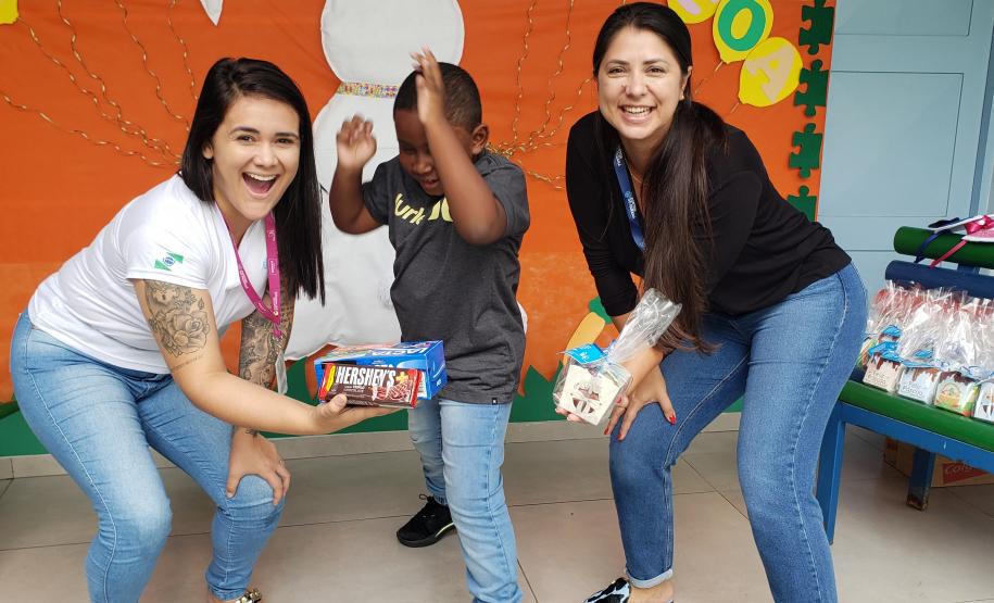 Outras quatro entidades representadas pelo Projeto Santa Ceia também foram beneficiadas com caixas de bombons. Ao todo, mais de 330 crianças foram presenteadas