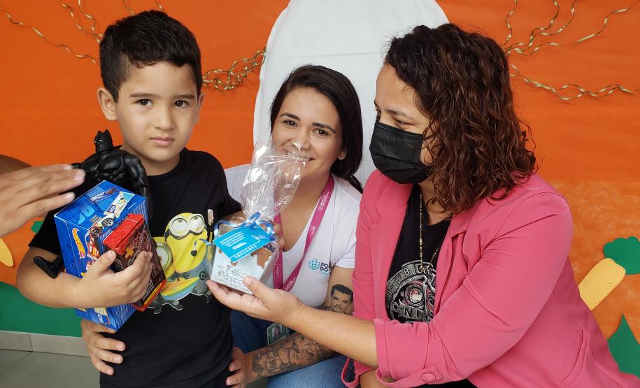 Outras quatro entidades representadas pelo Projeto Santa Ceia também foram beneficiadas com caixas de bombons. Ao todo, mais de 330 crianças foram presenteadas