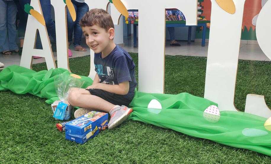 Outras quatro entidades representadas pelo Projeto Santa Ceia também foram beneficiadas com caixas de bombons. Ao todo, mais de 330 crianças foram presenteadas