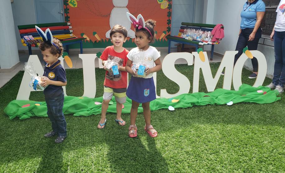 Outras quatro entidades representadas pelo Projeto Santa Ceia também foram beneficiadas com caixas de bombons. Ao todo, mais de 330 crianças foram presenteadas