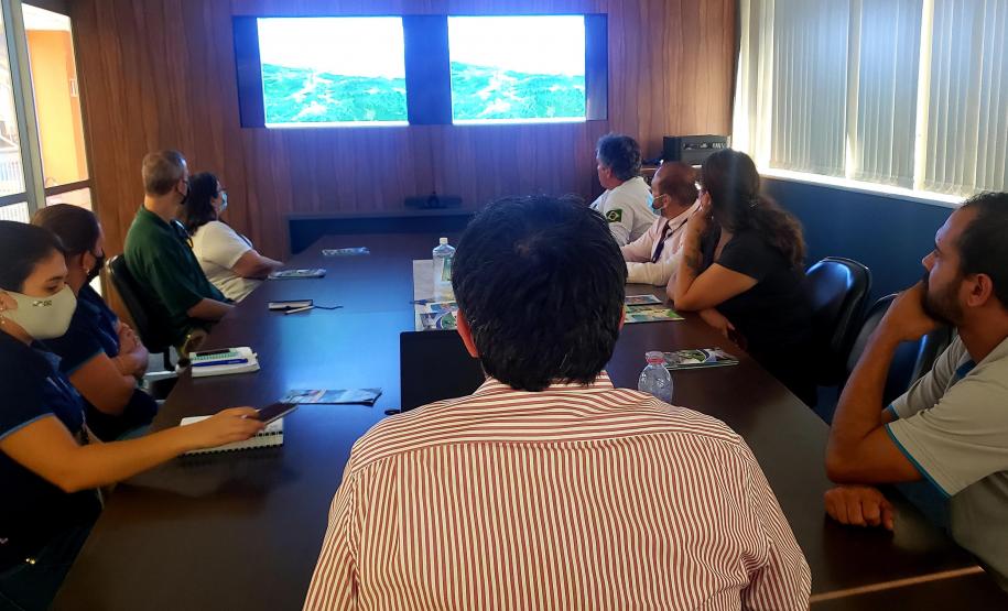 Durante o encontro foram apresentadas as diferentes atividades realizadas nos meios sócio, biótico e físico, além dos projetos na área de segurança do trabalho.