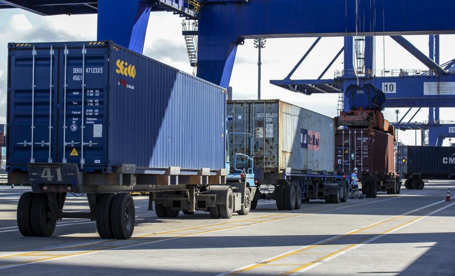 Portos do Paraná registram aumento de 2,4% de movimentação no quadrimestre