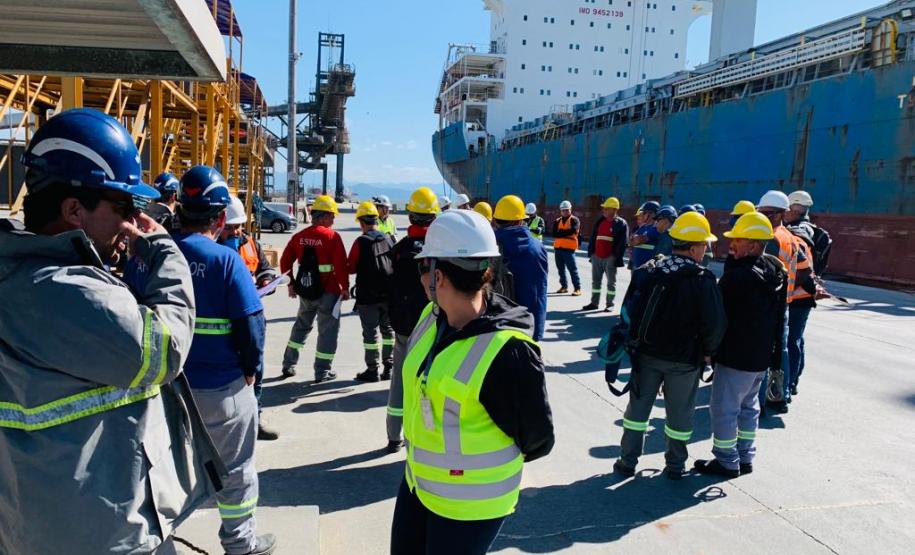 Realizado pela Portos do Paraná e Órgão Gestor de Mão de Obras, evento reuniu portuários e prestadores de serviço. Proposta foi falar sobre o assunto fugindo um pouco da parte técnica, mas trazendo temas que façam os trabalhadores refletirem.