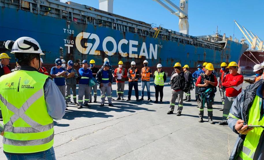 Realizado pela Portos do Paraná e Órgão Gestor de Mão de Obras, evento reuniu portuários e prestadores de serviço. Proposta foi falar sobre o assunto fugindo um pouco da parte técnica, mas trazendo temas que façam os trabalhadores refletirem.