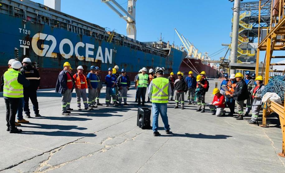 Realizado pela Portos do Paraná e Órgão Gestor de Mão de Obras, evento reuniu portuários e prestadores de serviço. Proposta foi falar sobre o assunto fugindo um pouco da parte técnica, mas trazendo temas que façam os trabalhadores refletirem.