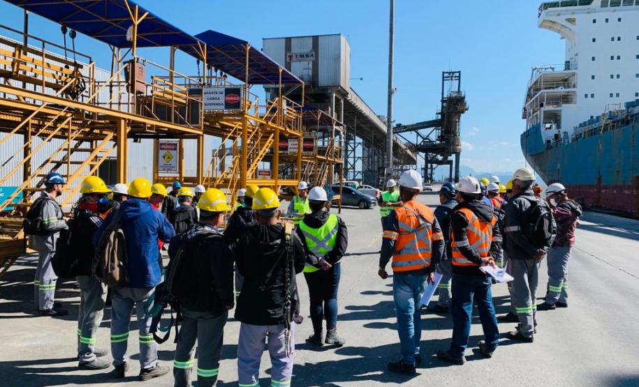 Realizado pela Portos do Paraná e Órgão Gestor de Mão de Obras, evento reuniu portuários e prestadores de serviço. Proposta foi falar sobre o assunto fugindo um pouco da parte técnica, mas trazendo temas que façam os trabalhadores refletirem.