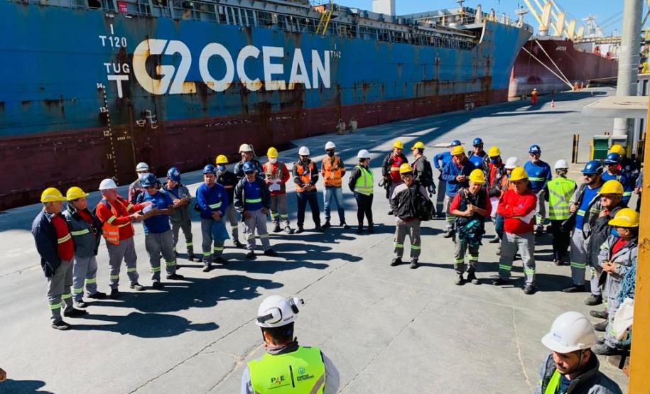 Realizado pela Portos do Paraná e Órgão Gestor de Mão de Obras, evento reuniu portuários e prestadores de serviço. Proposta foi falar sobre o assunto fugindo um pouco da parte técnica, mas trazendo temas que façam os trabalhadores refletirem.