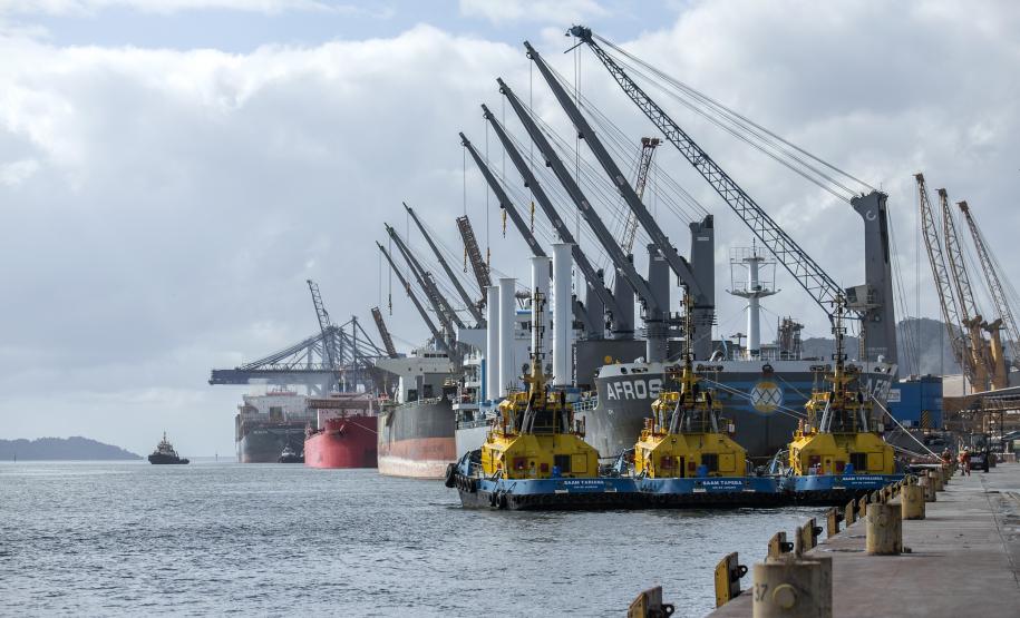 Portos do Paraná registram aumento de 2,4% de movimentação no quadrimestre