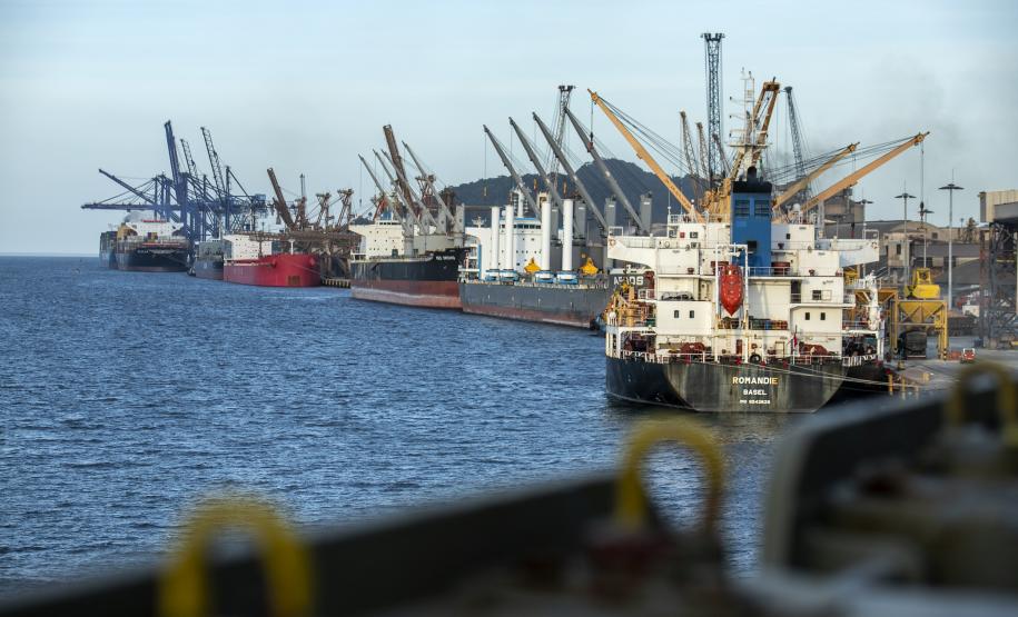 Portos do Paraná registram aumento de 2,4% de movimentação no quadrimestre