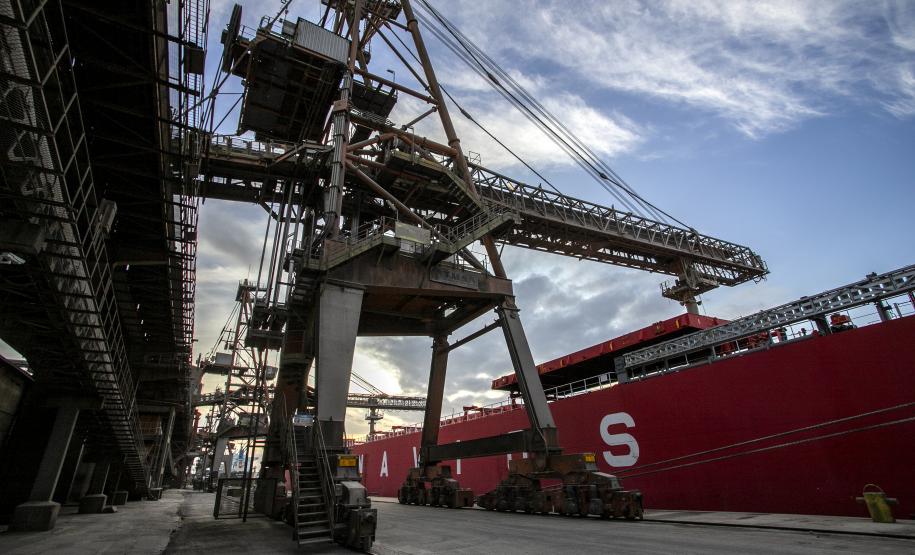 Embarques pelo corredor de exportação do Porto de Paranaguá crescem 7,4%