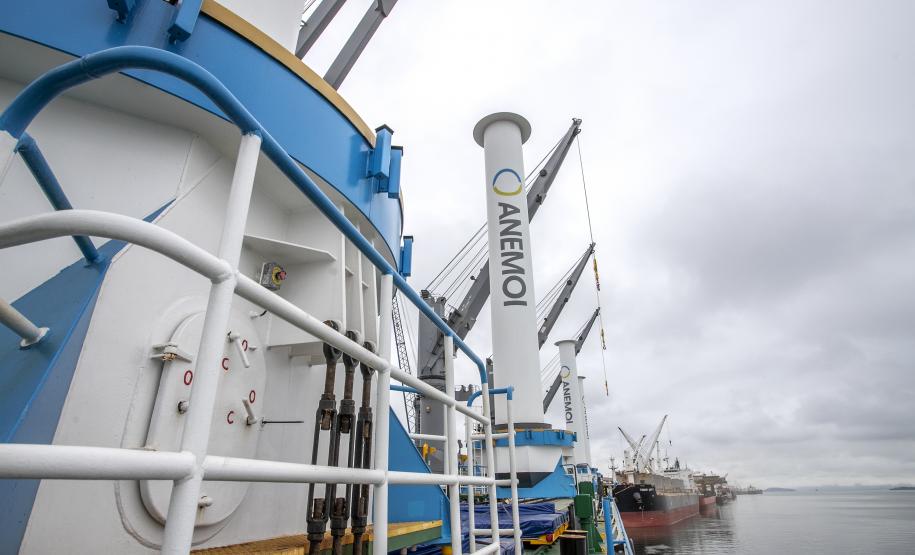 MV Afros foi reconhecido como o graneleiro com o melhor desempenho ambiental no planeta. A embarcação funciona com velas rotatórias, que reduzem o consumo de combustível e permitem maior desempenho na navegação.