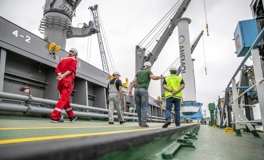 MV Afros foi reconhecido como o graneleiro com o melhor desempenho ambiental no planeta. A embarcação funciona com velas rotatórias, que reduzem o consumo de combustível e permitem maior desempenho na navegação.