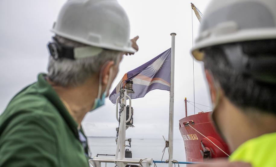 MV Afros foi reconhecido como o graneleiro com o melhor desempenho ambiental no planeta. A embarcação funciona com velas rotatórias, que reduzem o consumo de combustível e permitem maior desempenho na navegação.