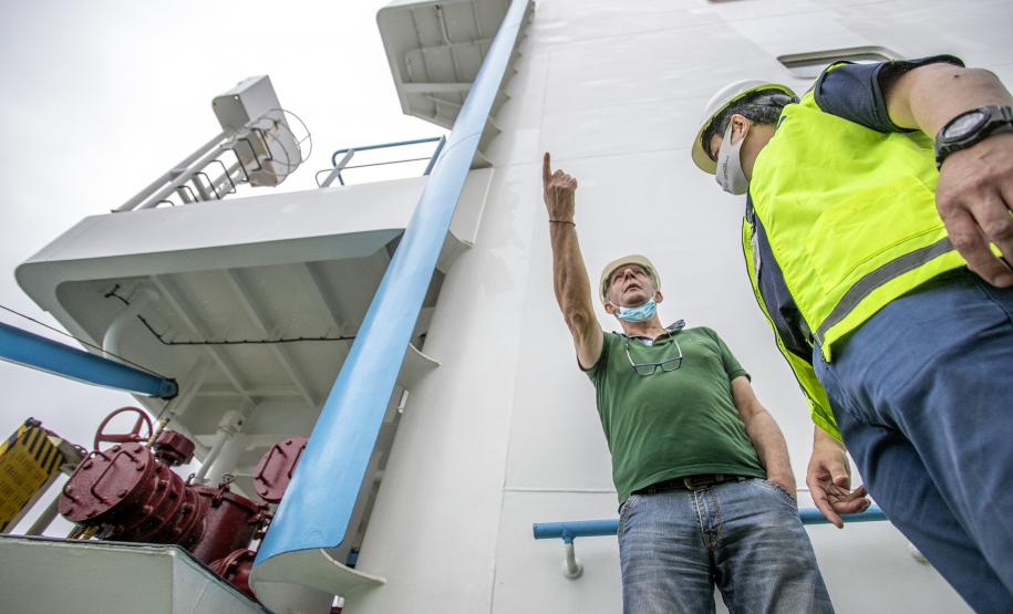 MV Afros foi reconhecido como o graneleiro com o melhor desempenho ambiental no planeta. A embarcação funciona com velas rotatórias, que reduzem o consumo de combustível e permitem maior desempenho na navegação.