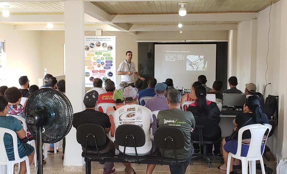 Evento que acontece na Ilha de Amparo já passou por Antonina, Ilha dos Valadares, Eufrasina e Guaraqueçaba. Objetivo é apresentar aos pescadores os dados de produção levantados através de monitoramentos realizados pela empresa pública.